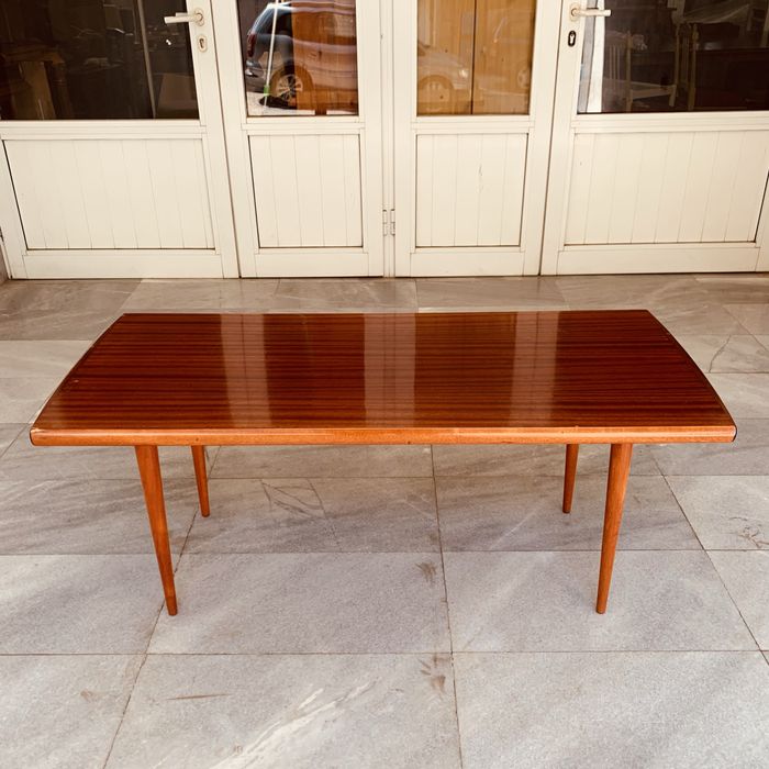 Продавам ретро маса в стил Mid-Century Modern – 60-те години