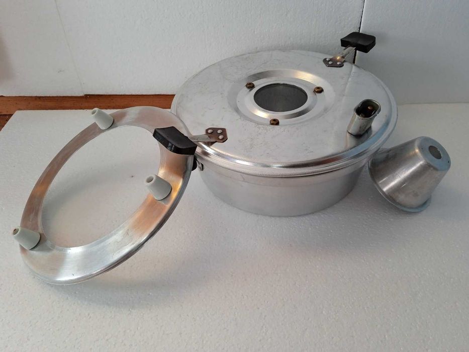 Електрически тенджери,българскиНови и втора от соца.