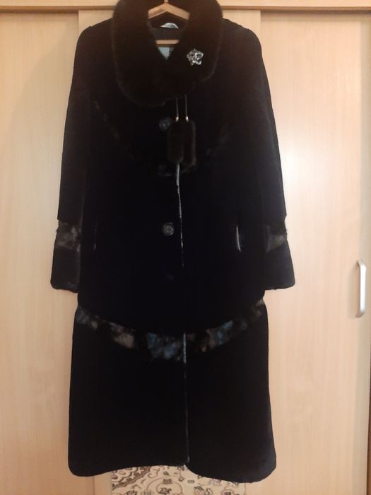 Срочно продам женскую шубу мутон