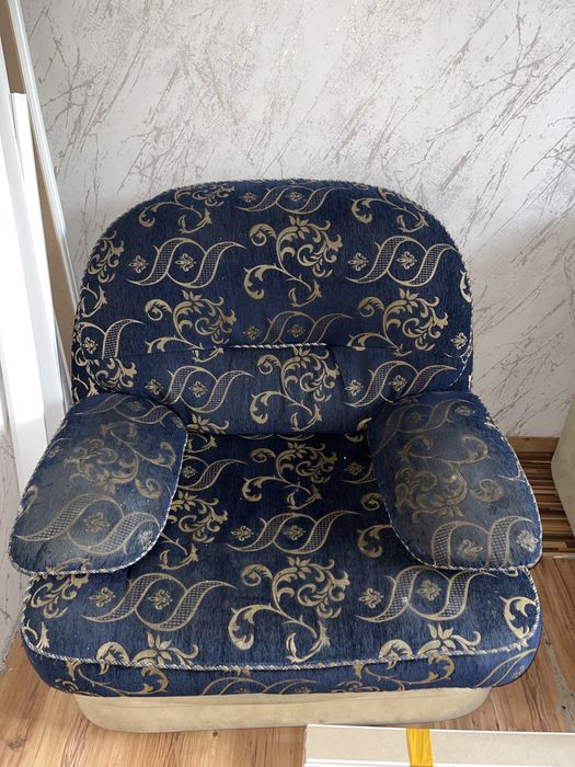 продаем диваны с креслом