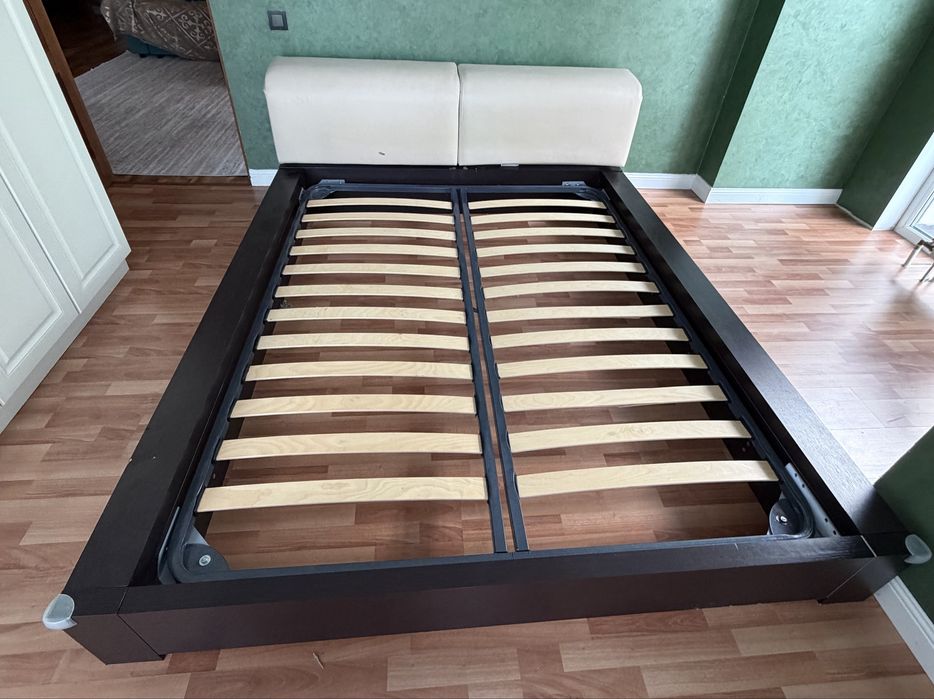 Продам кровать с матрасом