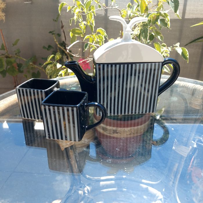 Чайник с две чаши