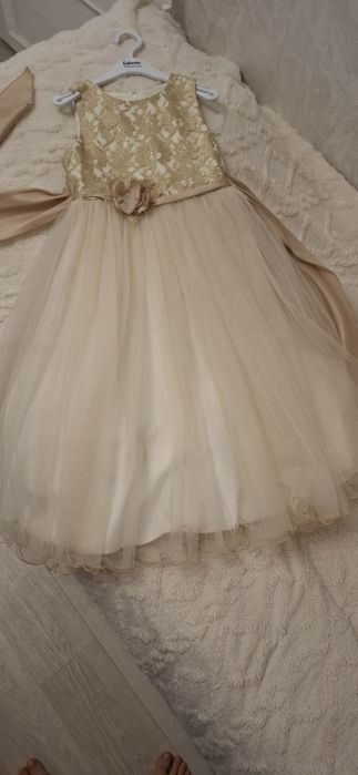 Продам детское вечерние платье.