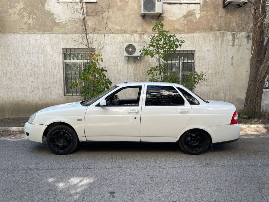 Продается приора 1