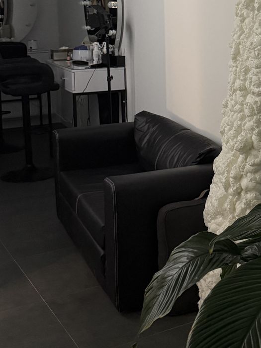 Кожен диван IKEA