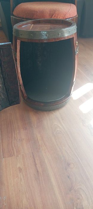 Мини бар от реставрирана дъбова  бъчва  уникална изработка  и стил  ..