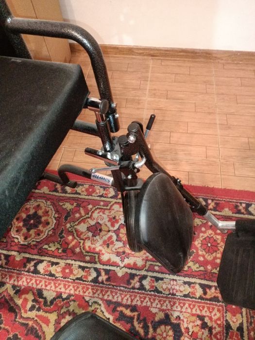 Продам инвалидную коляску