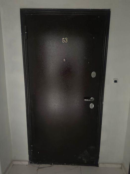 Продается входной дверь