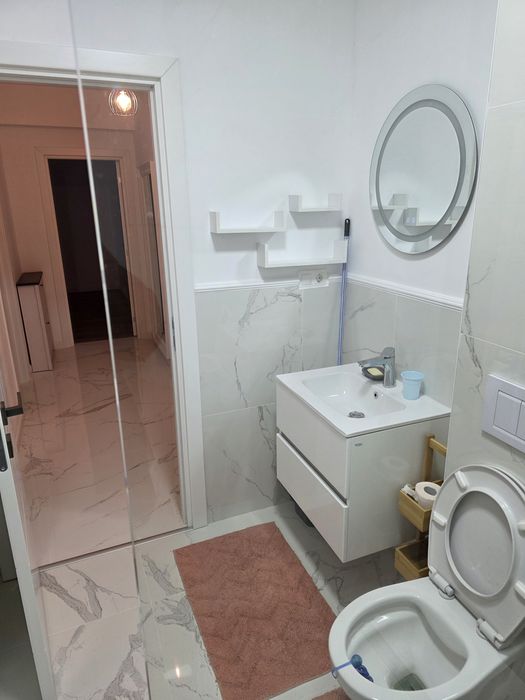 Inchiriez apartament