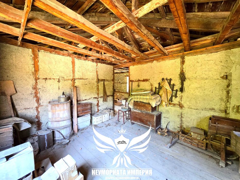 Продавам триетажна къща 150РЗП с 155кв. двор в село Малево