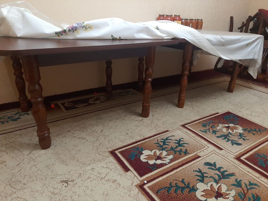 Стол для гостиной