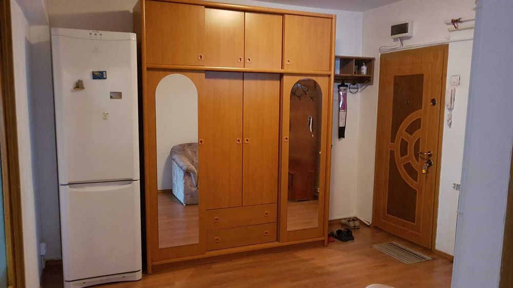 Apartament 3 camere decomandat, 70 mp utili (78 mp construiți), ultracentral, 3 balcoane, centrală proprie, SLATINA, OLT - DIRECT PROPRIETAR