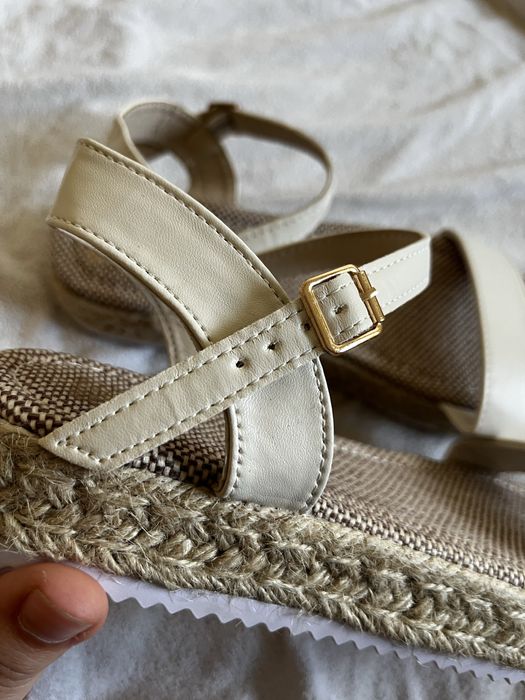 Елегантни дамски сандали