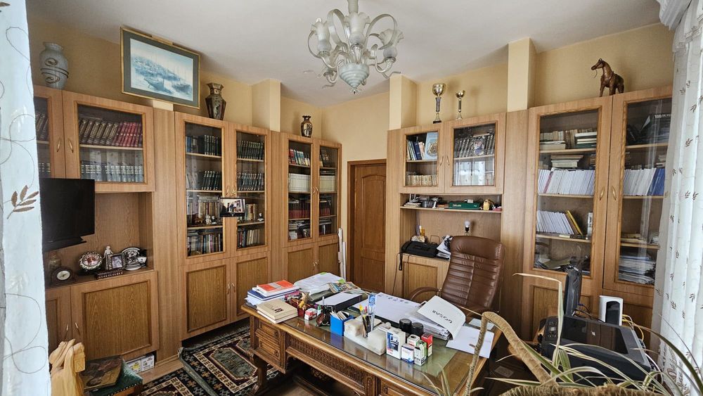 Casa familialā cu teren generos. Ploiesti cartier Albert
