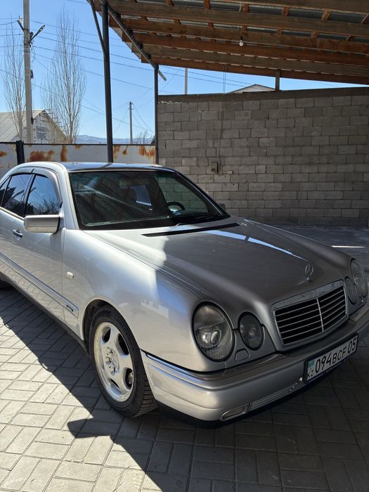 Mercedes-Benz E 320 Avangard
