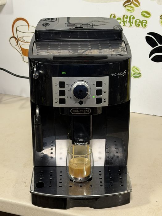 Кафемашина кафе автомат delonghi magnifica S с гаранция