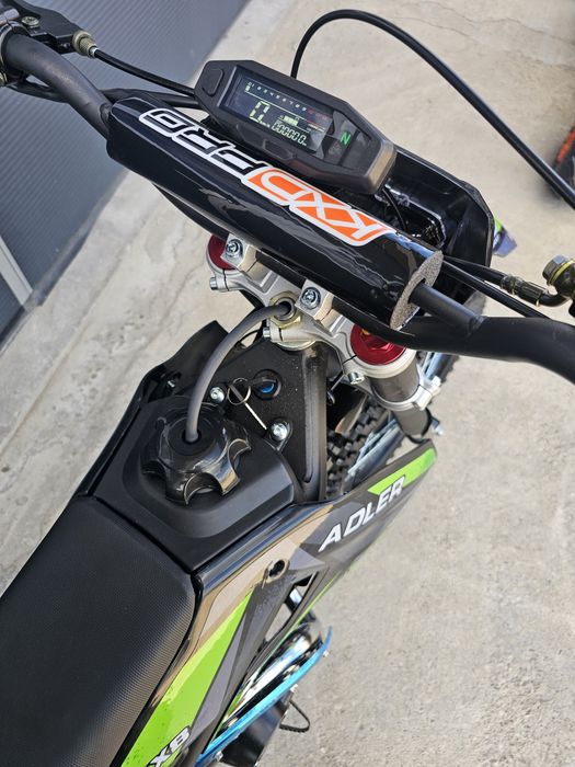 Cross Adler 140cc Bord digital LCD