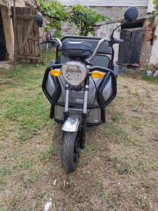 Vând motociclu electric