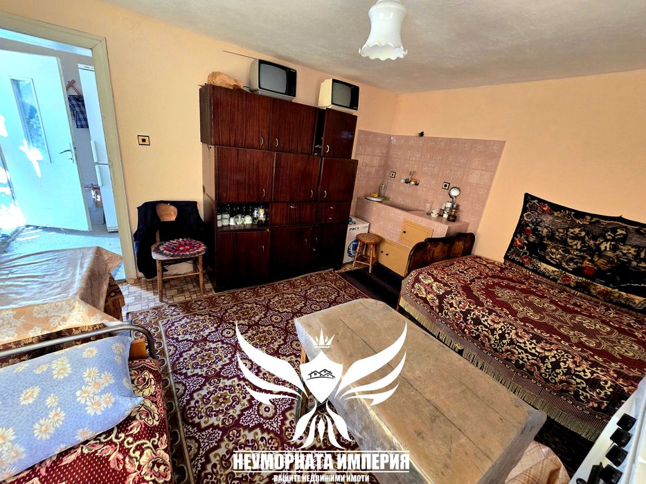 Продавам двуетажна вила/къща 140РЗП с 760кв.м. двор село Новаково