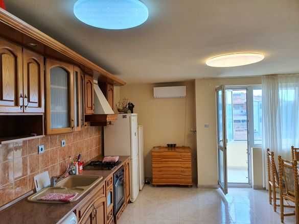 Дава се под наем Тристаен апартамент в Бургас, Център - 100 кв.м за 50 € - Снимка #5