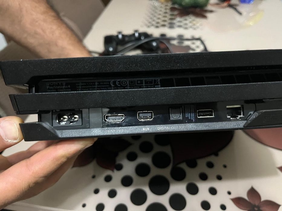 Vand Ps 4 pro 1 tb
