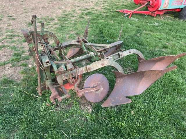 Plug reversibil 2 trupițe pentru tractor – stare bună