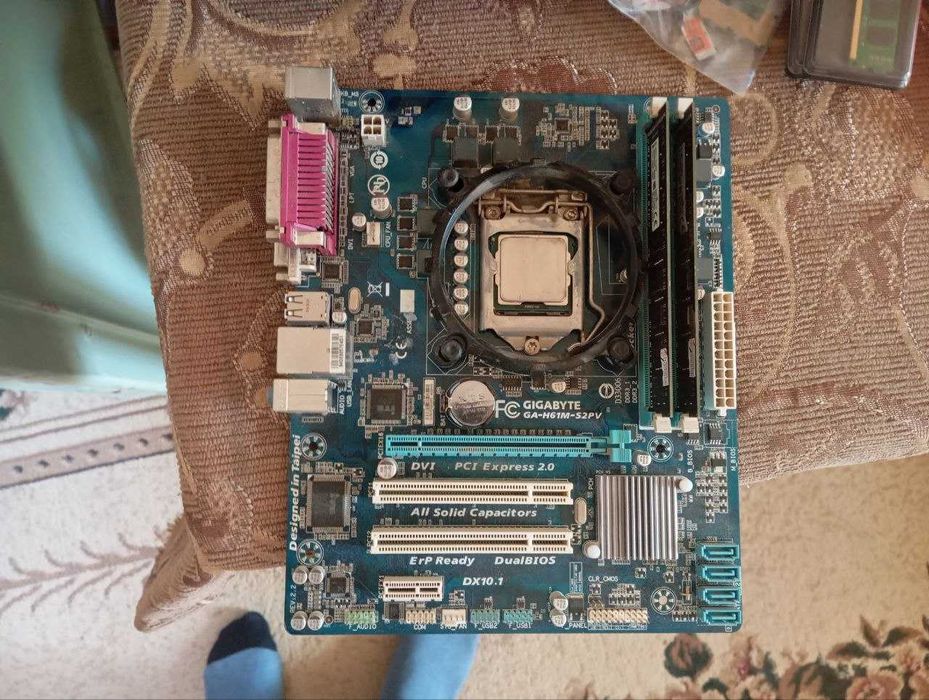 Материская плата GIGABYTE GA-H61M-s2PV+процесор i 5 3570 или E 3 1230