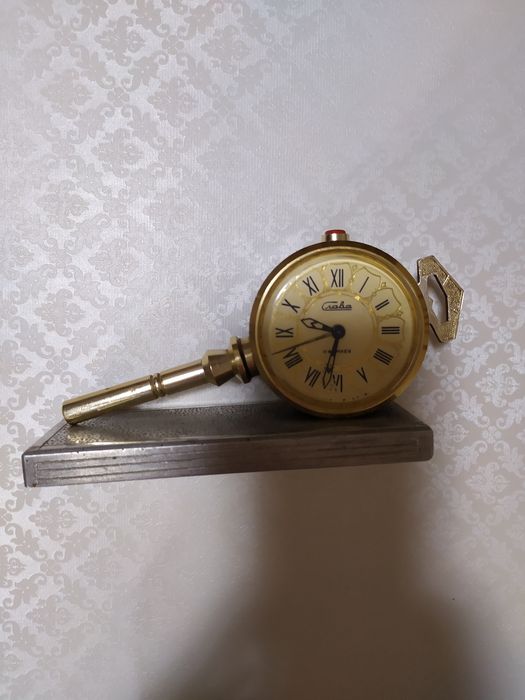 Продаю будильник советских времён