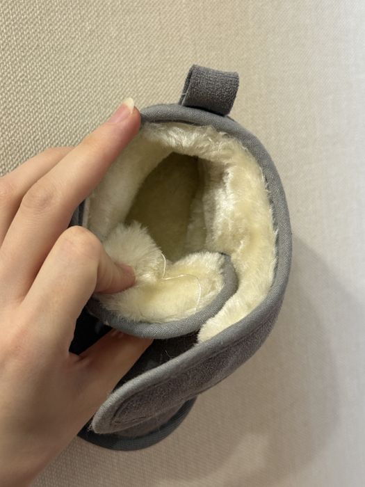 Серые угги на липучке