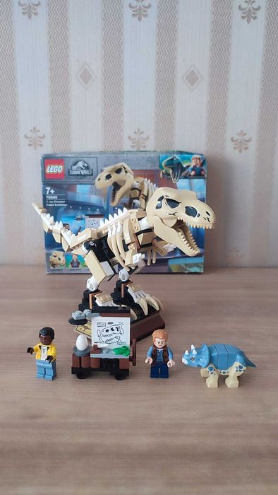 LEGO Jurassic World - Expozitia fosilei dinozaurului T. rex 76940