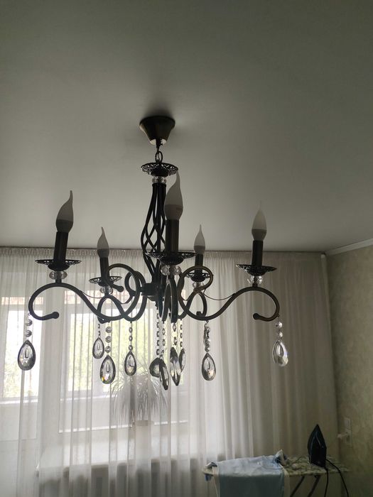 Продам люстру красивую