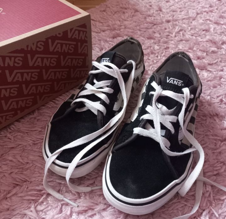 Vans обувки (черно и бяло)