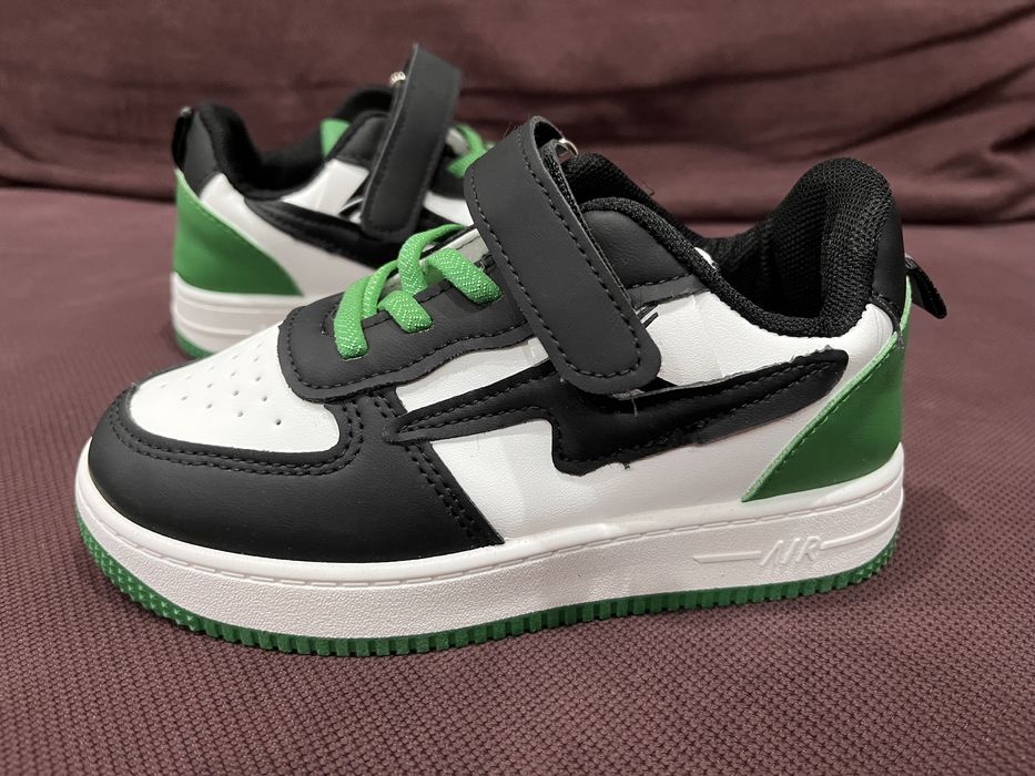 Продам детские кеды