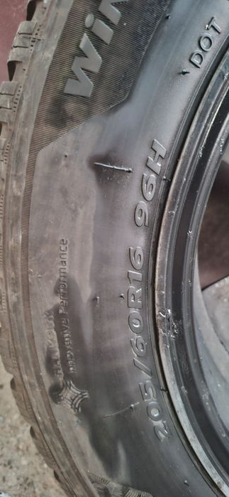 Roti de vânzare cu anvelope de iarnă sau doar anveleopele