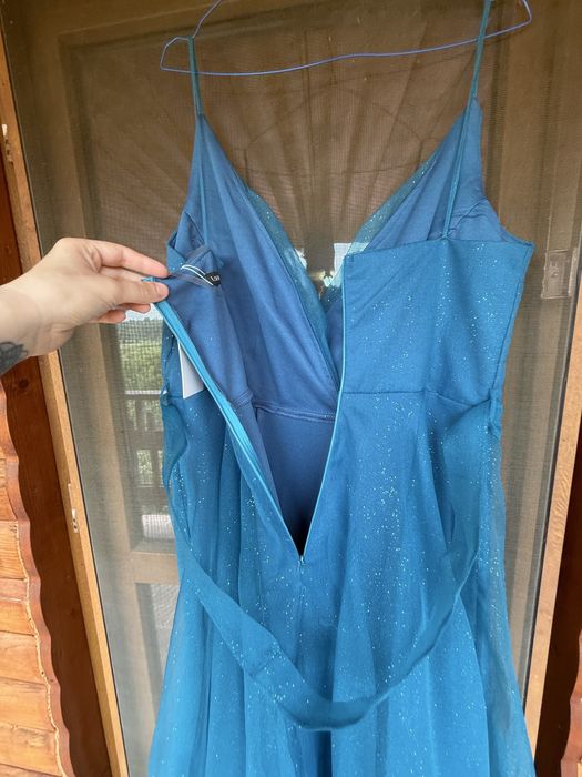 Rochie lunga albastra cu sclipici din tul