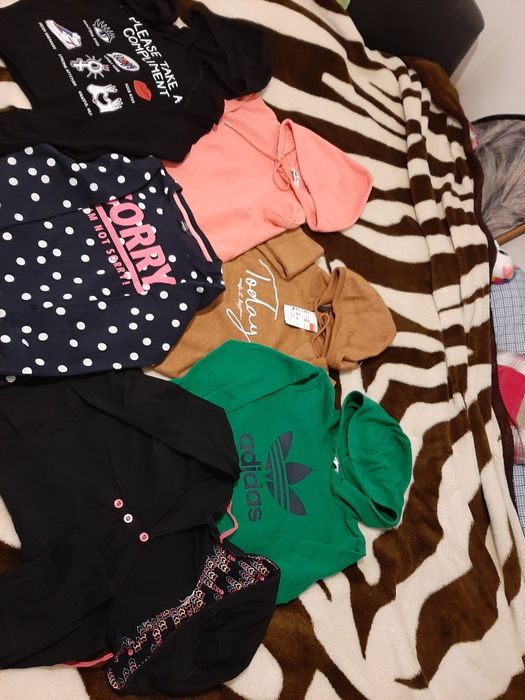 Hanorace si o bluza  pt fete