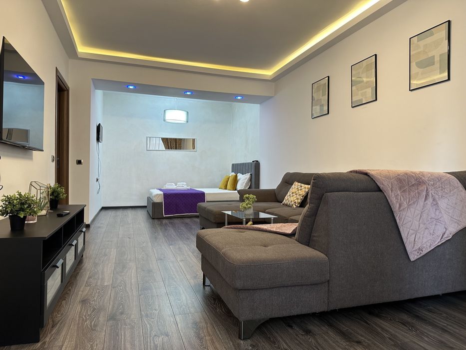 BV Studios &Apartaments LUX Regim Hotelier Coresi 1-2-3 cam by GLAM