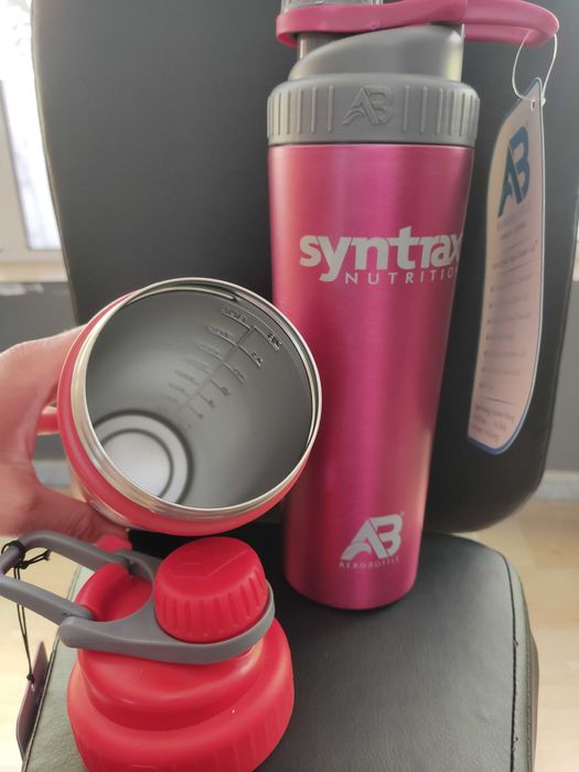 Термос -шейкър  чист нов