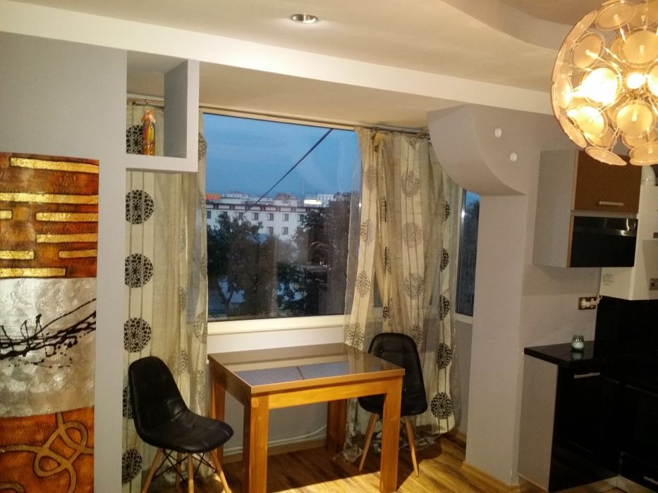 Vând apartament centru