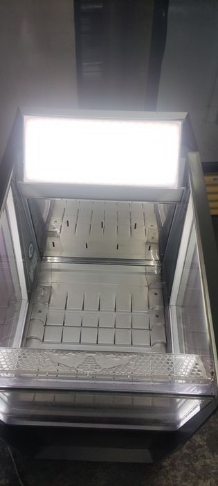 Промоционална хладилна витрина