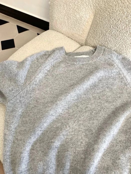 Теплая шерстяная кофта в сером цвете