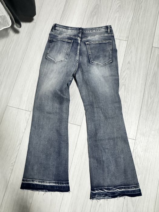 Blugi flared albastrii