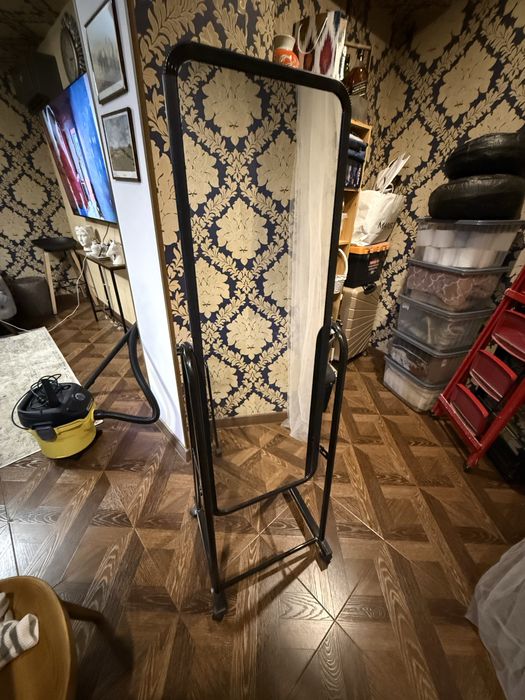 Продается зеркало и этажерка