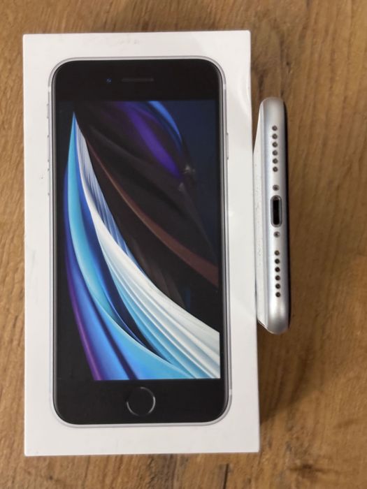 iphone se 2020 перфектно състояние 100% батерия