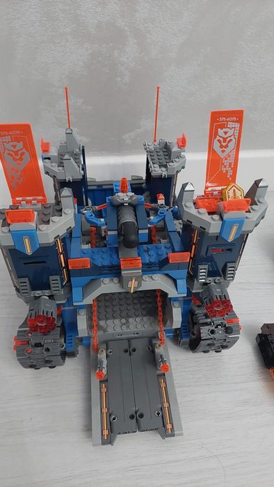 Lego Nexo Knights 70315,70317