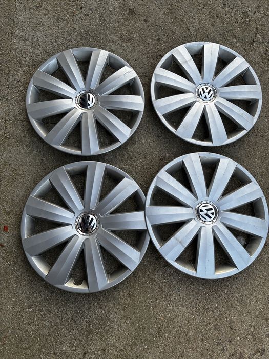 Vând set 4 anvelope de iarnă Pirelli + jante tablă + capace originale