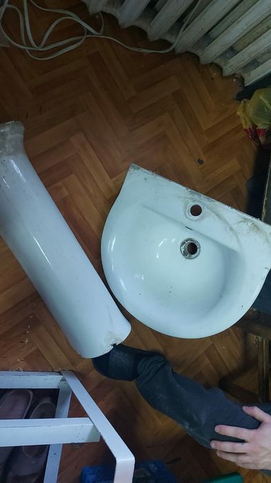 Продам раковину с пьедесталом