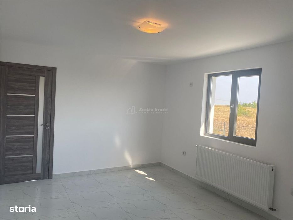 Case pe parter cu 3 camere-Teren 800 mp-Asfalt-Mutare imediata