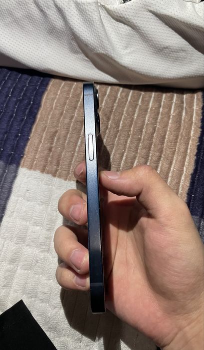 Продам айфон 13