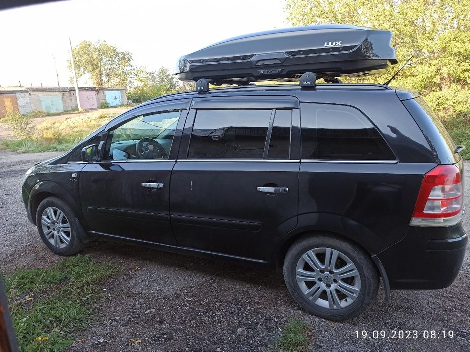 Opel Zafira B 2011год